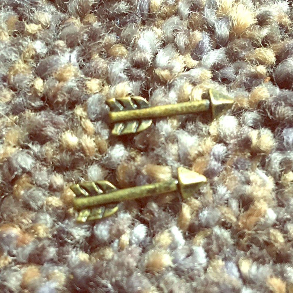 NWOT Golden Arrow Earrings - Picture 1 of 7